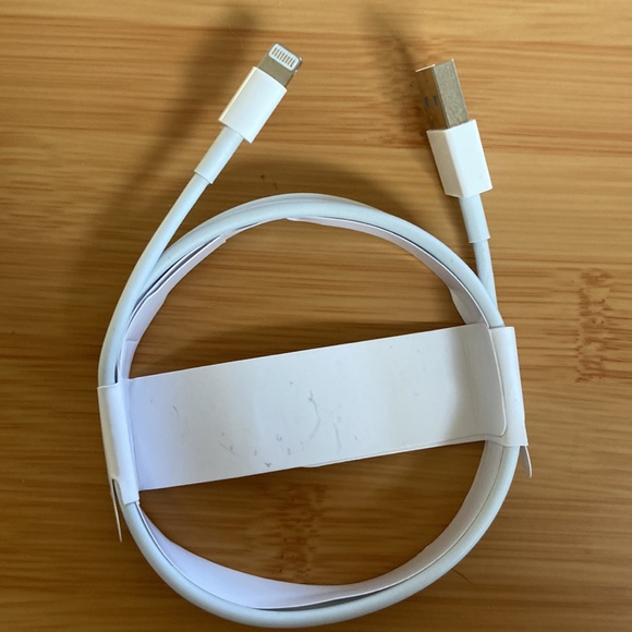 NWT Apple USB to lightning cable (1m) and 5w USB Power Adapter - Picture 2 of 5